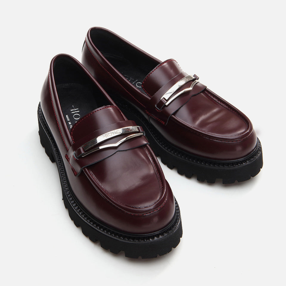 Women's Leather Loafers in Burgundy view 3 | burgundy loafers | SAVINTARI