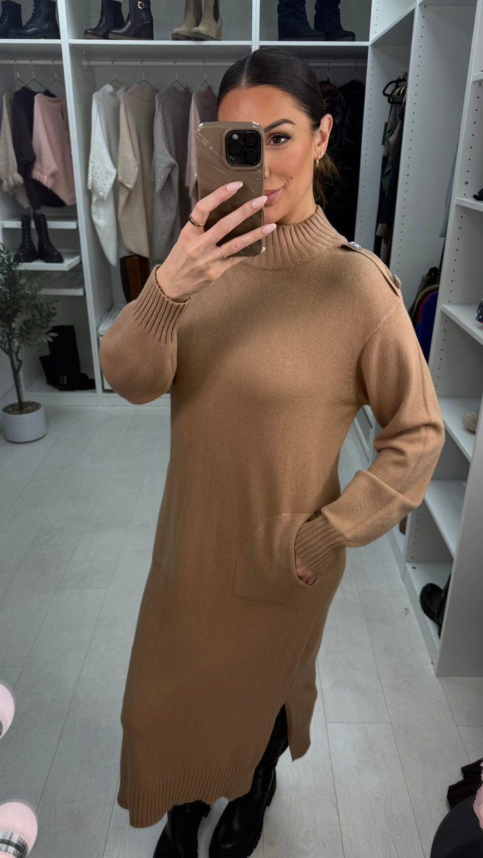 SAVINTARI Keliah Plain Heart Embellished Sleeve Jumper Dress