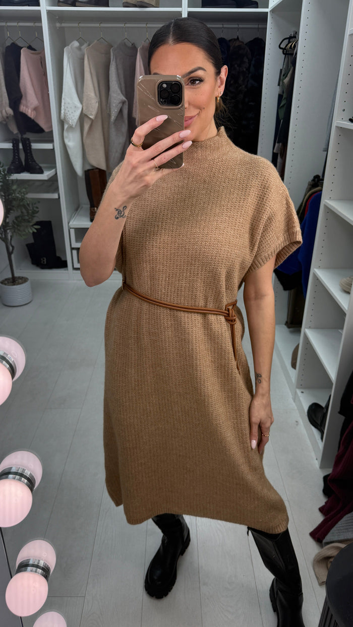 SAVINTARI Prinny Plain Loose Fit Belted Jumper Dress