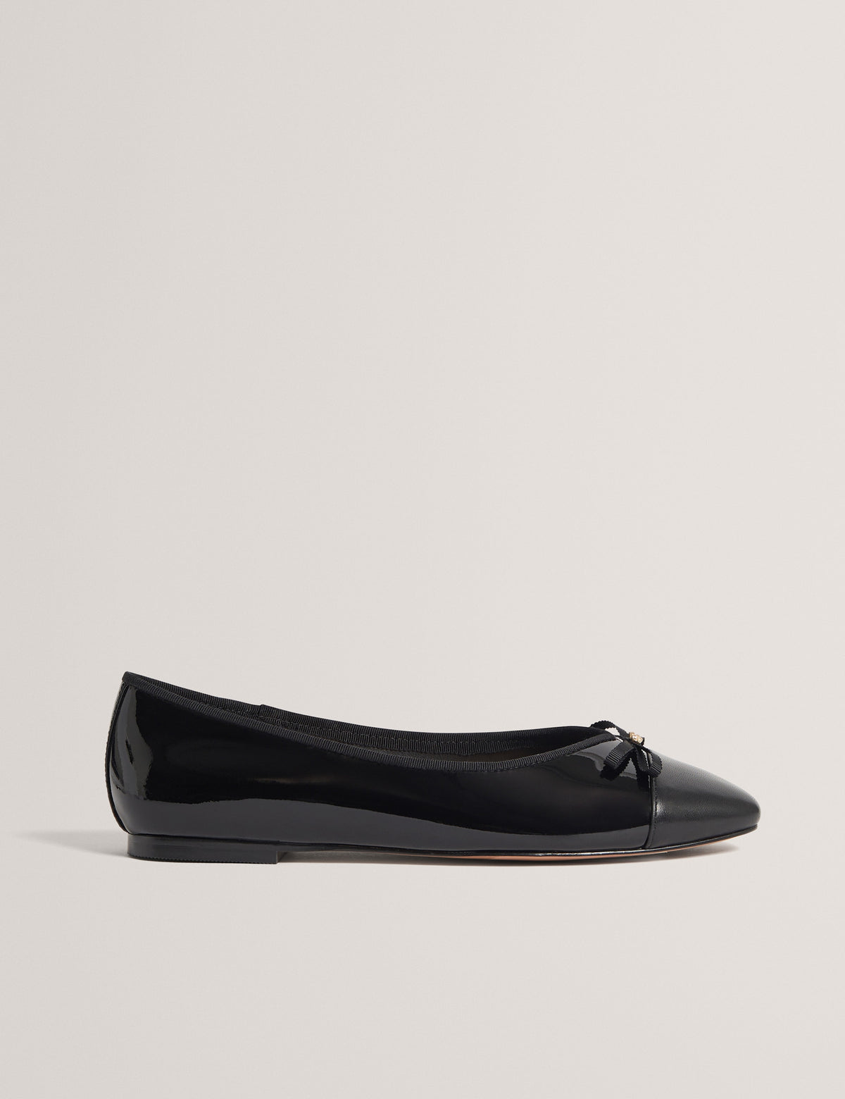 Women's Ballet Flats in Black | ballet flats | SAVINTARI