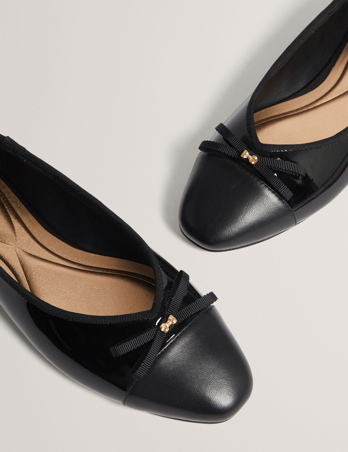 Women's Ballet Flats in Black view 4 | ballet flats | SAVINTARI