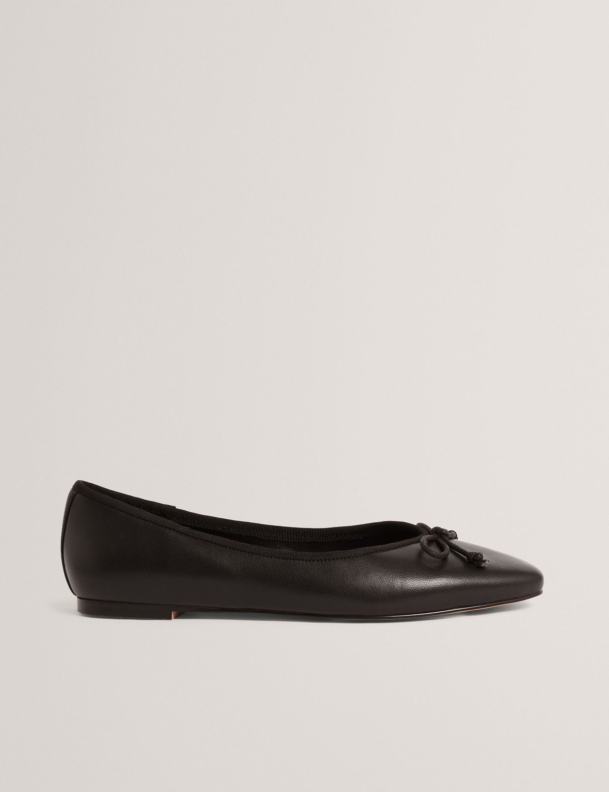 Women's Ballet Flats in Black | ballet flats | SAVINTARI