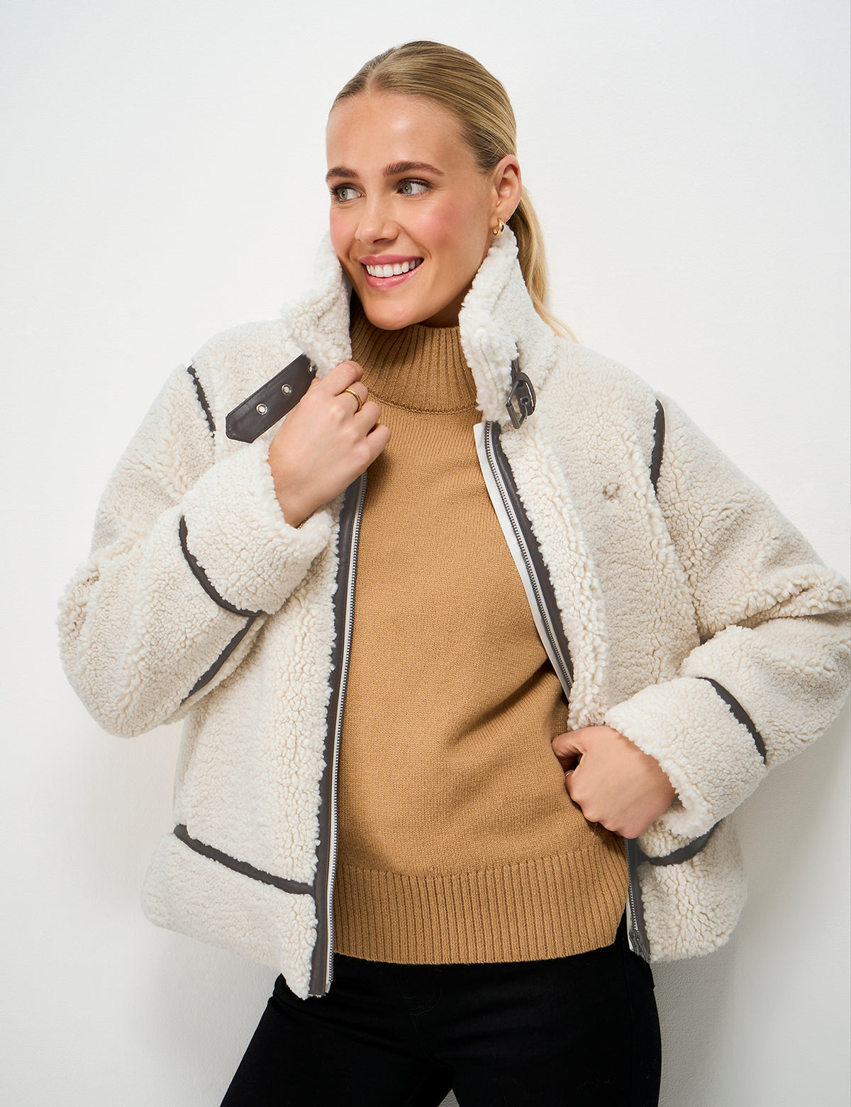 Women's Borg Jacket in Beige view 2 | borg jacket | SAVINTARI