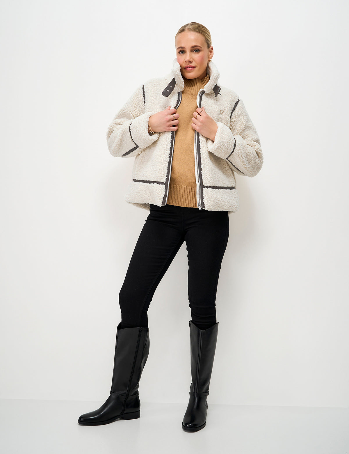 Women's Borg Jacket in Beige view 4 | borg jacket | SAVINTARI