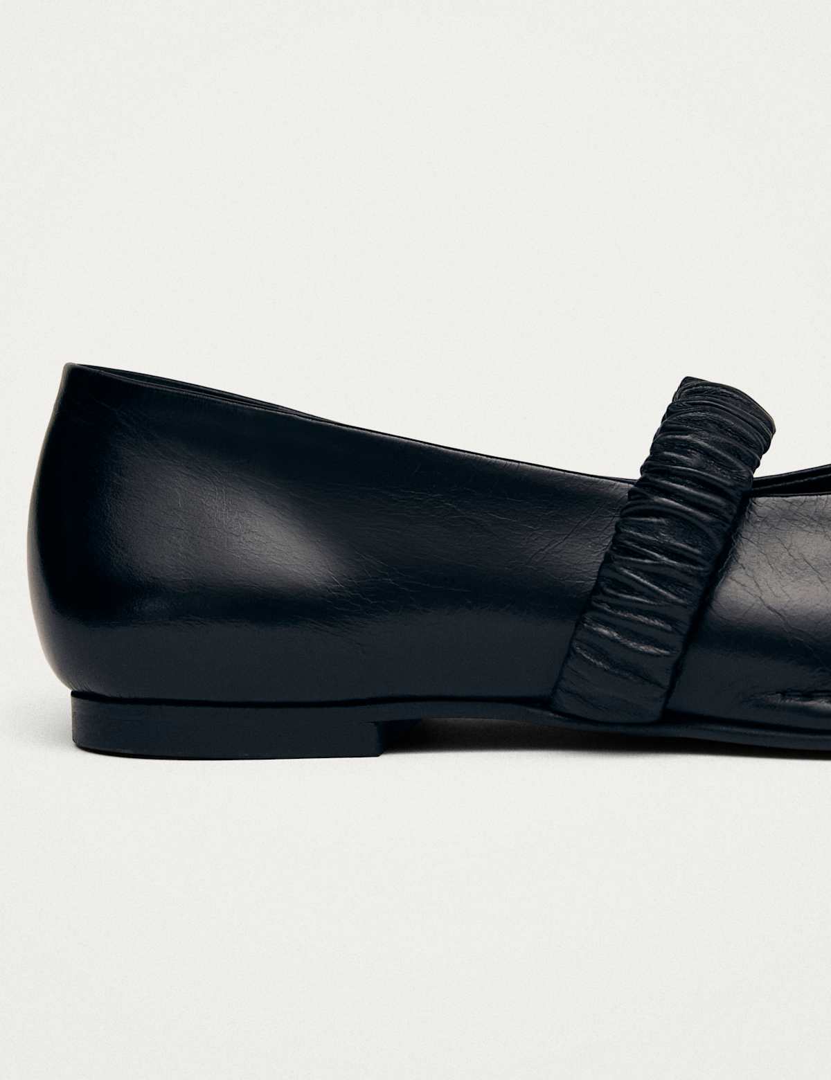 Women's Leather Slip On Flat Ballet Pumps - Black | SAVINTARI