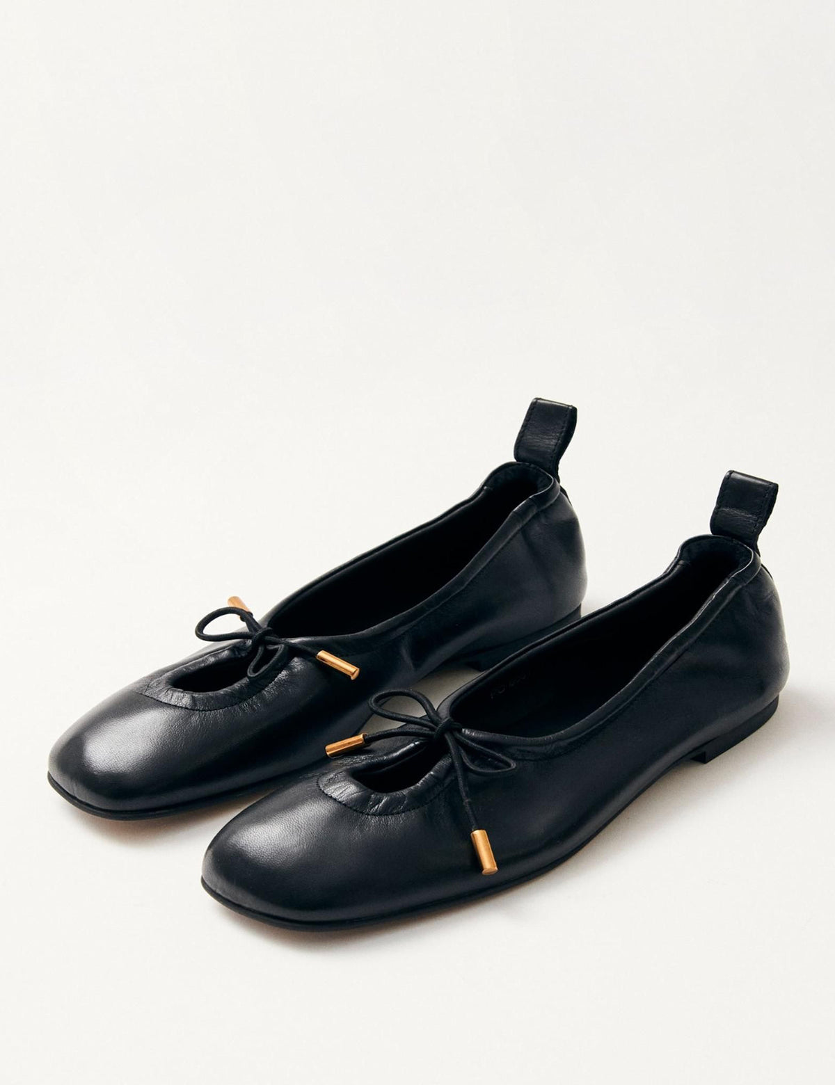 Women's Ballet Flats in Black view 3 | ballet flats | SAVINTARI