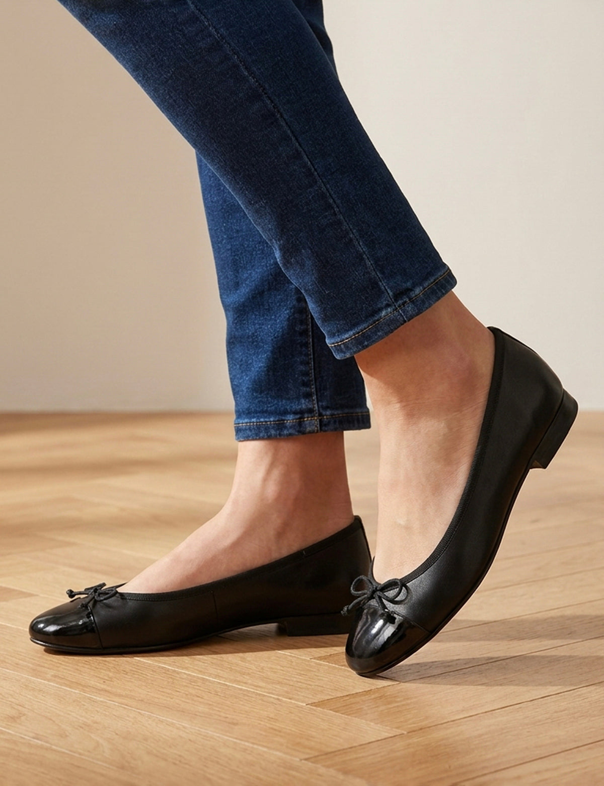 Women's Ballet Flats in Black | ballet flats | SAVINTARI