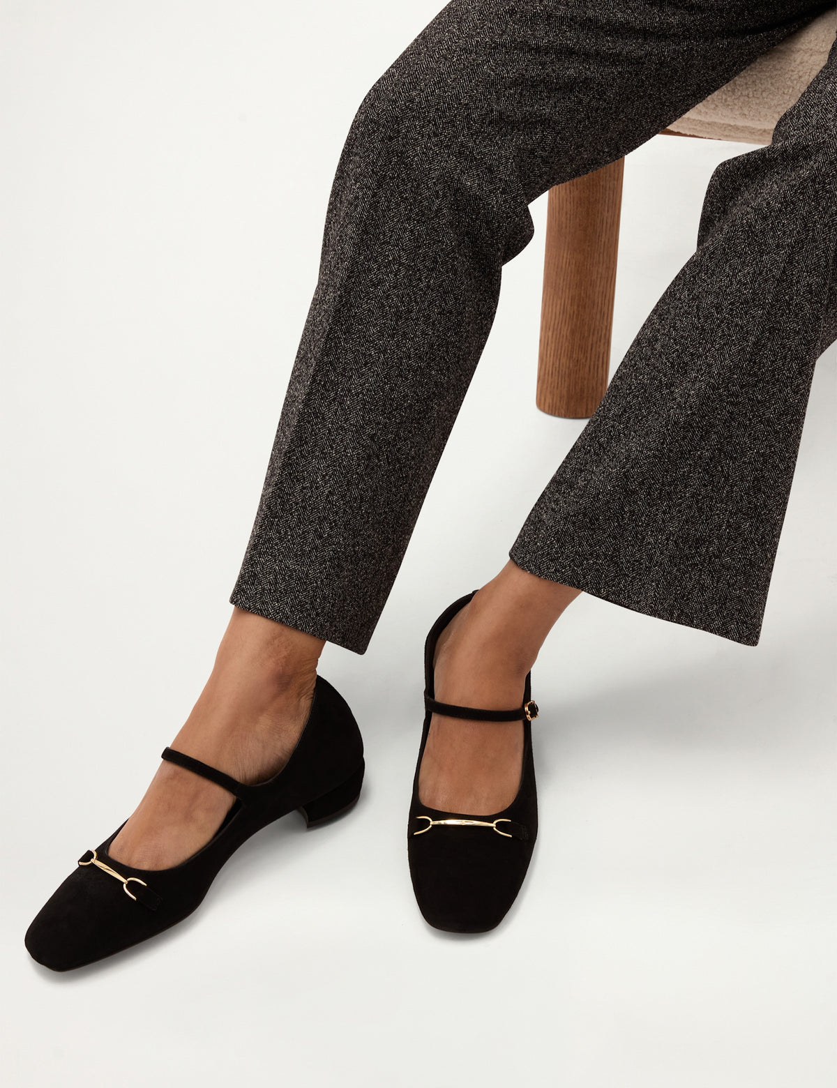 Women's Ballet Flats in Black view 2 | ballet flats | SAVINTARI