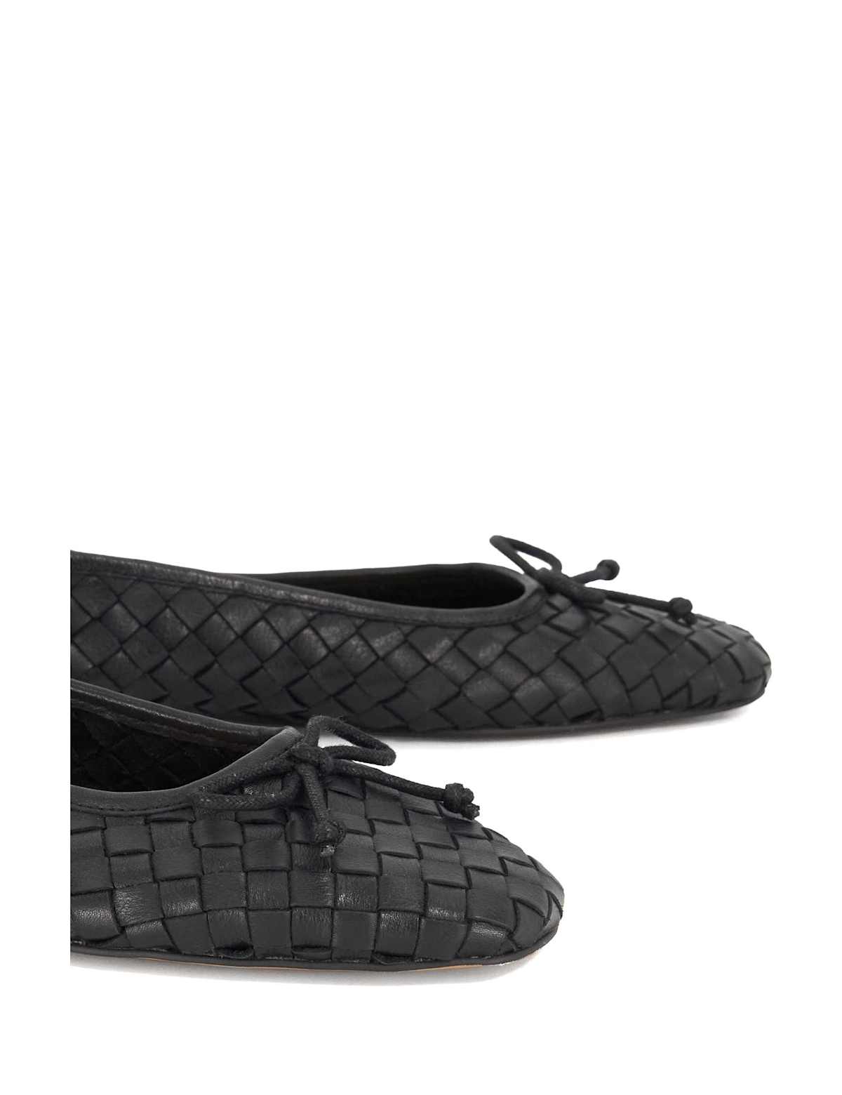 Women's Leather Woven Slip On Flat Ballet Pumps - Black | SAVINTARI