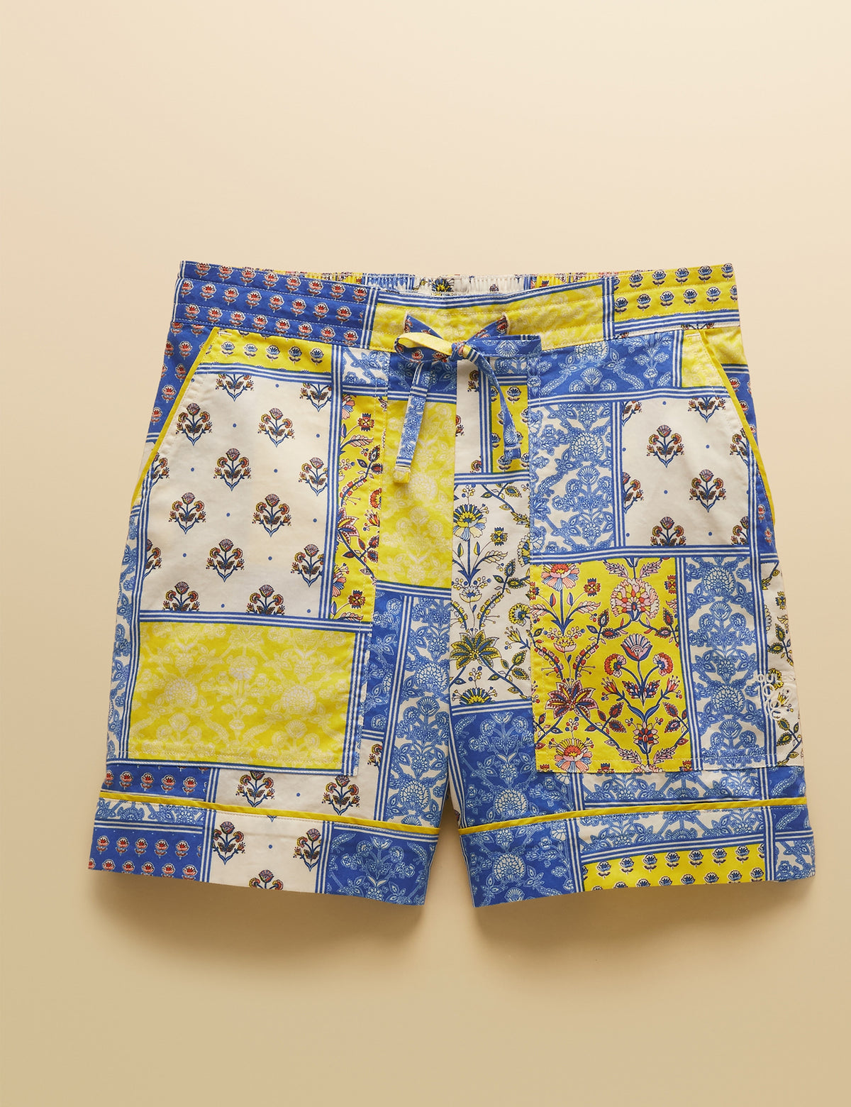 Women's Shorts in Black | shorts | SAVINTARI