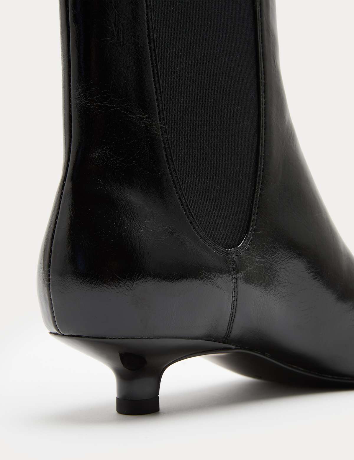 Women's Patent Chelsea Kitten Heel Pointed Ankle Boots - Black | SAVINTARI