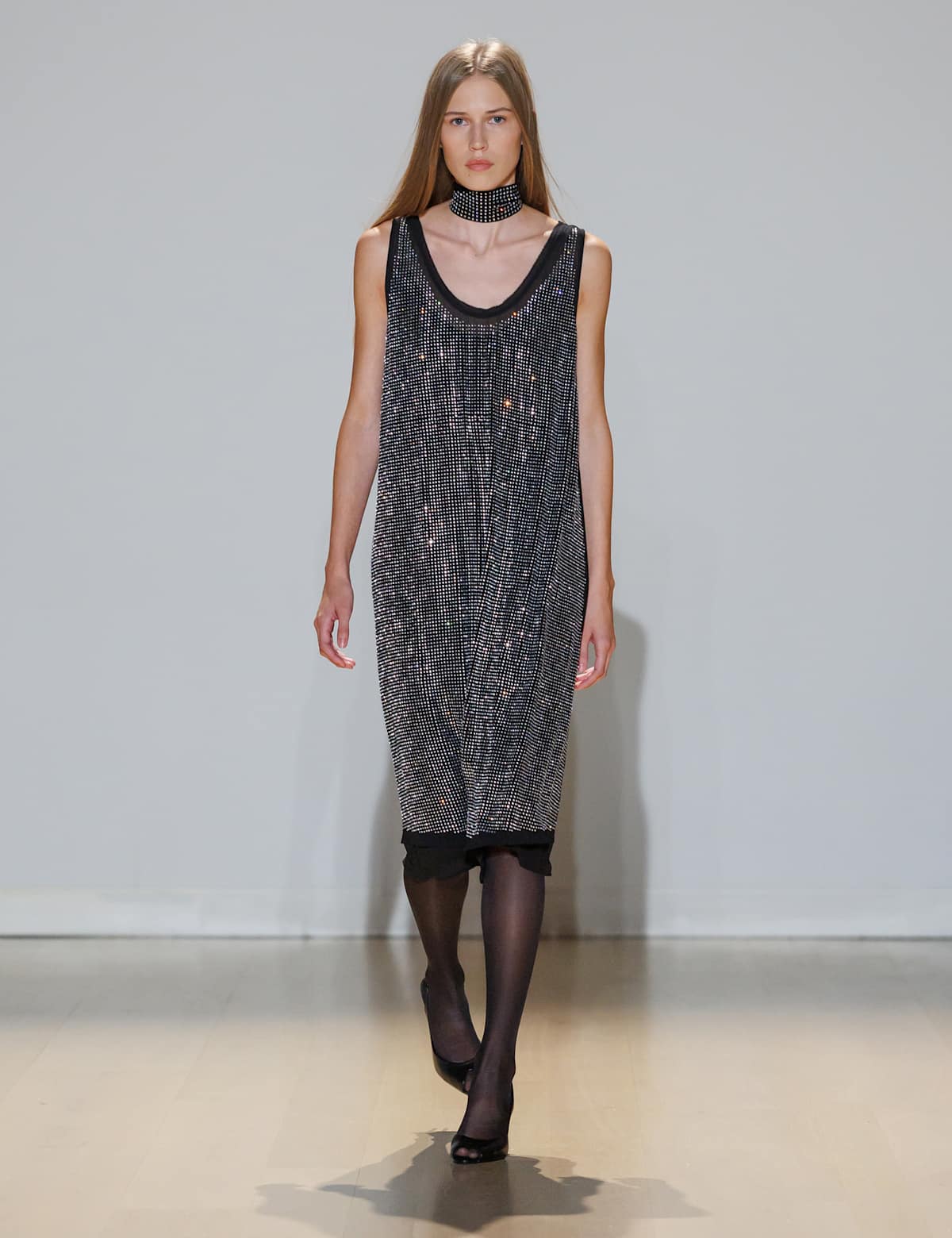 Women's Embellished Scoop Neck Shift Midi Dress - Black | midi dress | SAVINTARI
