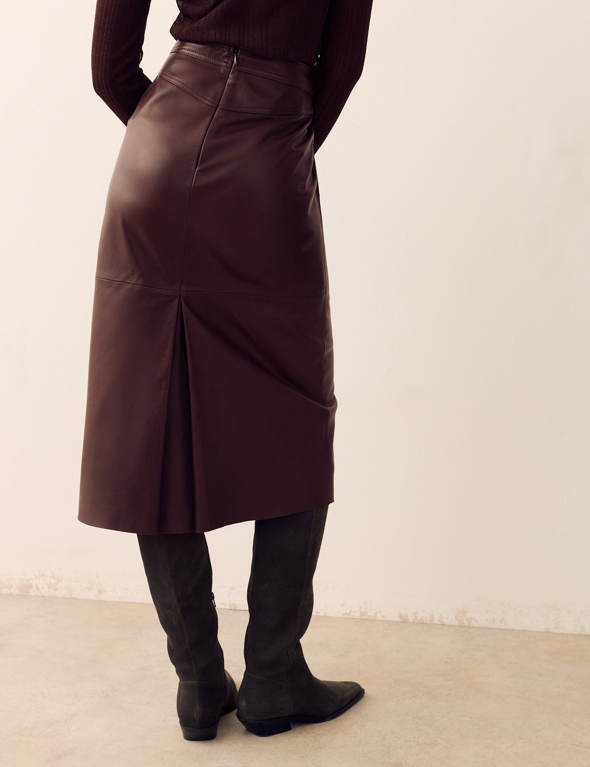 Women's Leather Skirt in Brown view 5 | leather skirt | SAVINTARI