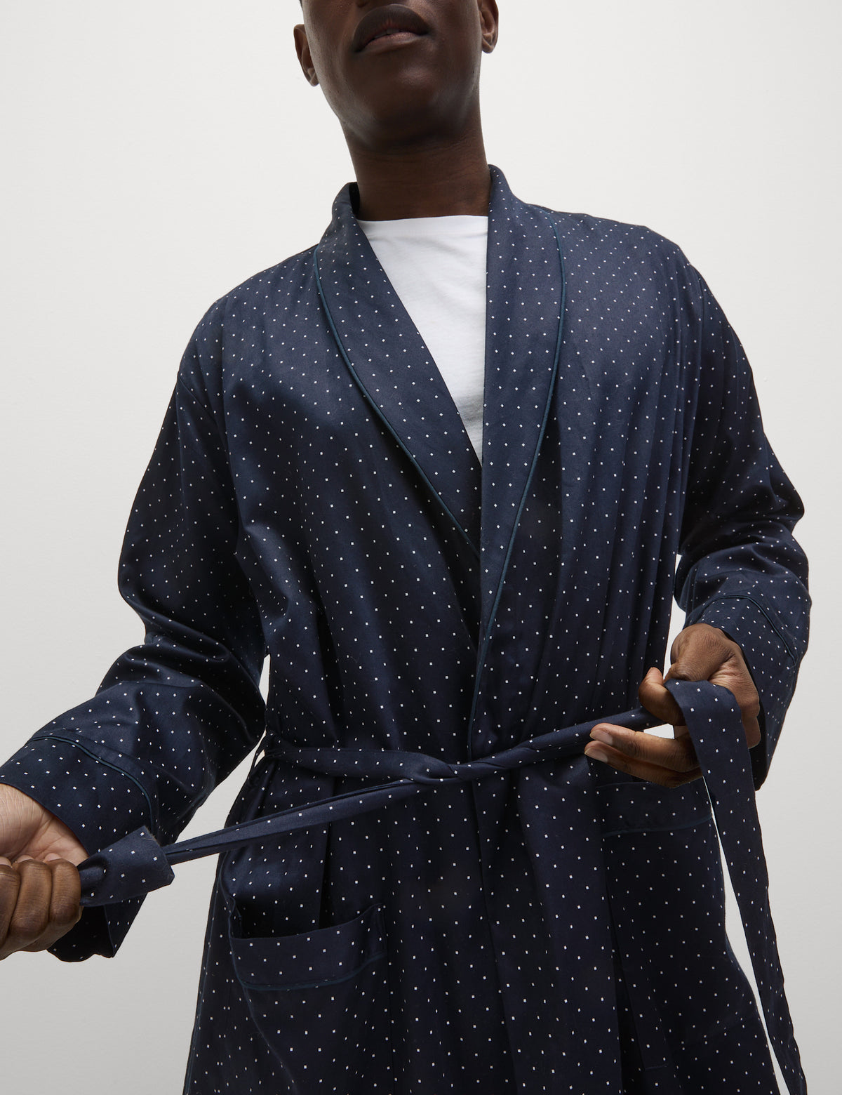 Men's Dressing Gown in Navy view 2 | dressing gown | SAVINTARI