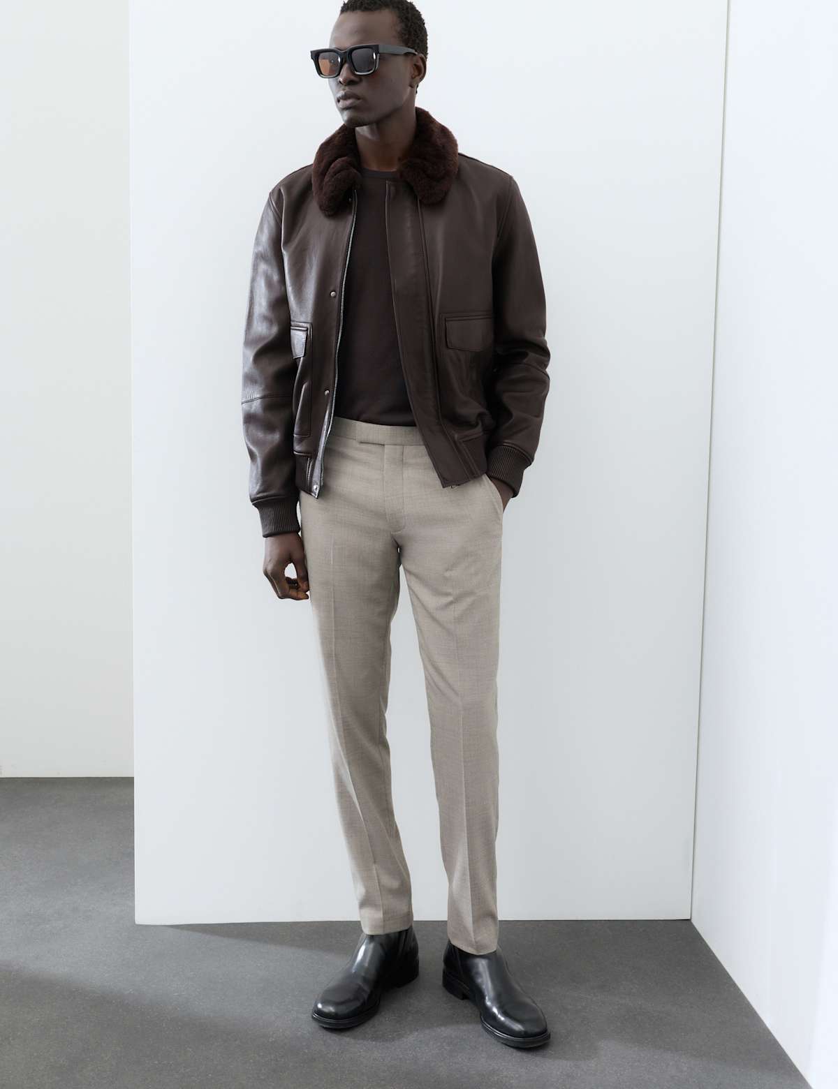 Women's Leather Shearling Collar Bomber Jacket - Black | leather jacket | SAVINTARI