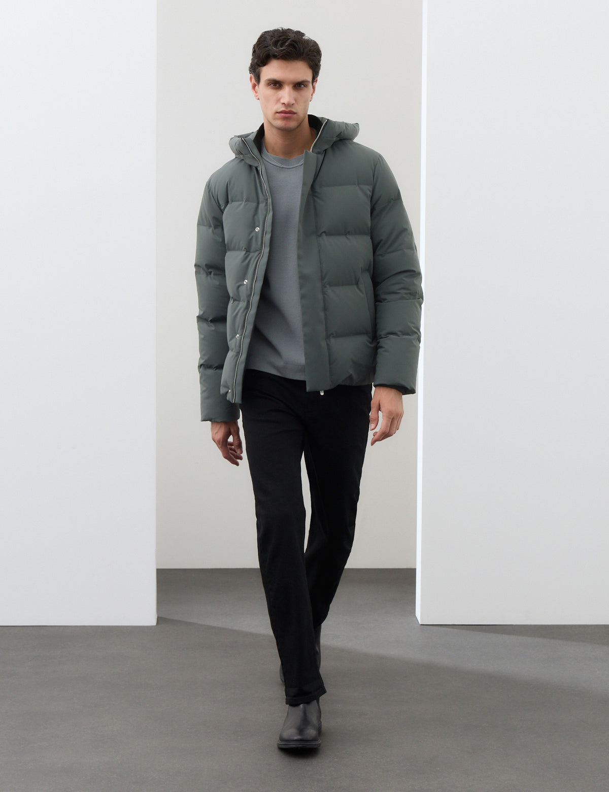 Men's Puffer Jacket in Charcoal view 4 | puffer jacket | SAVINTARI