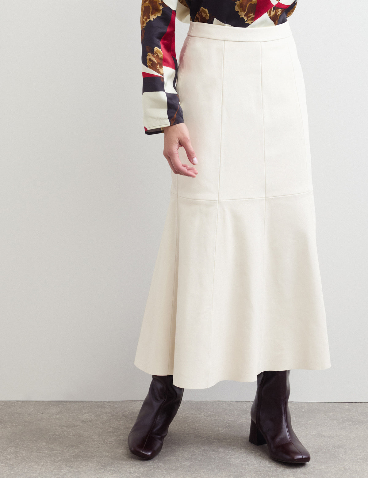 Women's Leather Skirt in Ivory view 4 | leather skirt | SAVINTARI